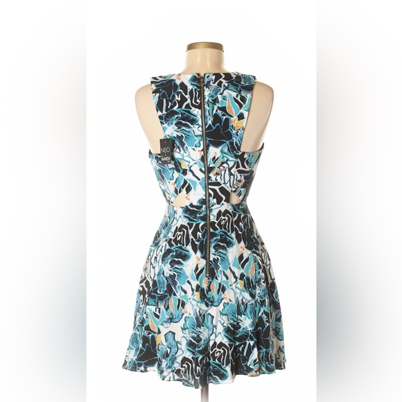 NBD the XNAVEN Twins dress - Picture 2 of 8